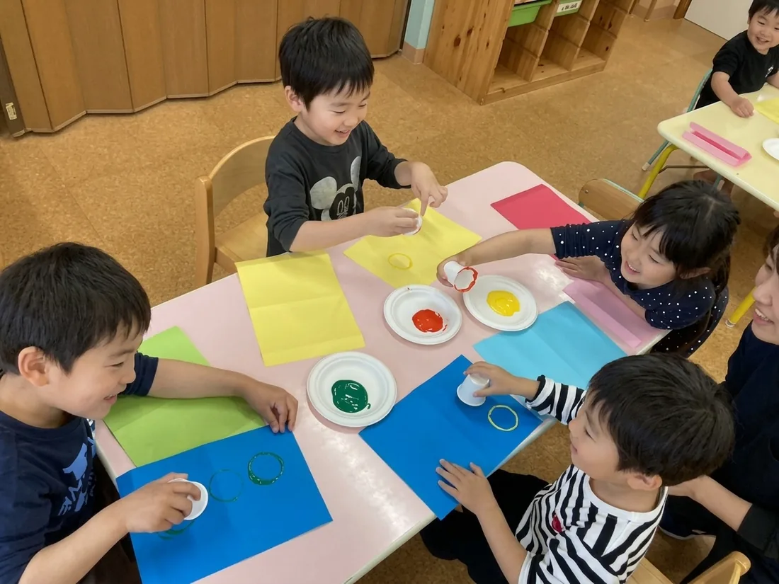 クレヨンでお絵かき